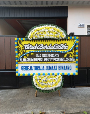 Papan Bunga Duka di Perwira