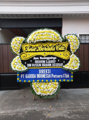 Papan Bunga Duka di Perwira