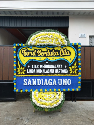 Papan Bunga Duka di Perwira